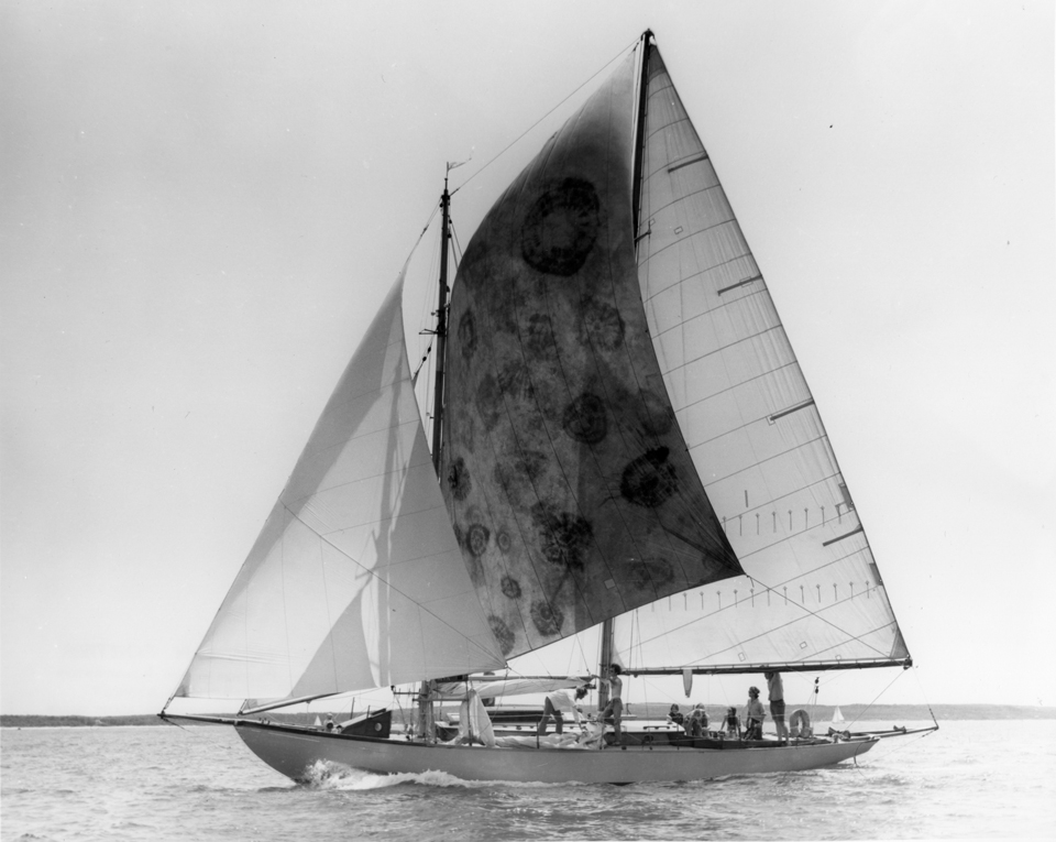 A Genius at His Trade: C. Raymond Hunt and His Remarkable Boats | New ...